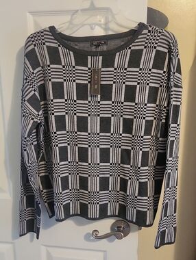 Lety & Me SzLg Black & White Plaid Crew Neck Crop Soft Sweater - New with Tag